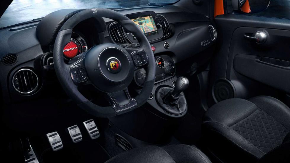 Τα Abarth 595 και 695 βάφονται από την… ιστορία της μάρκας 